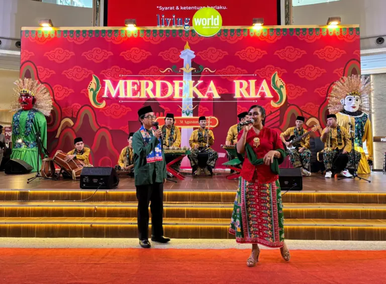 living world grand wisata